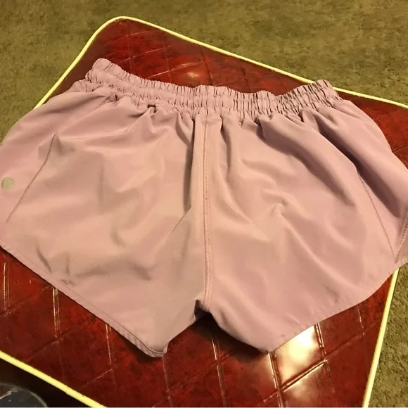 Lululemon Hotty Hot Short II *2.5" - Picture 5 of 5